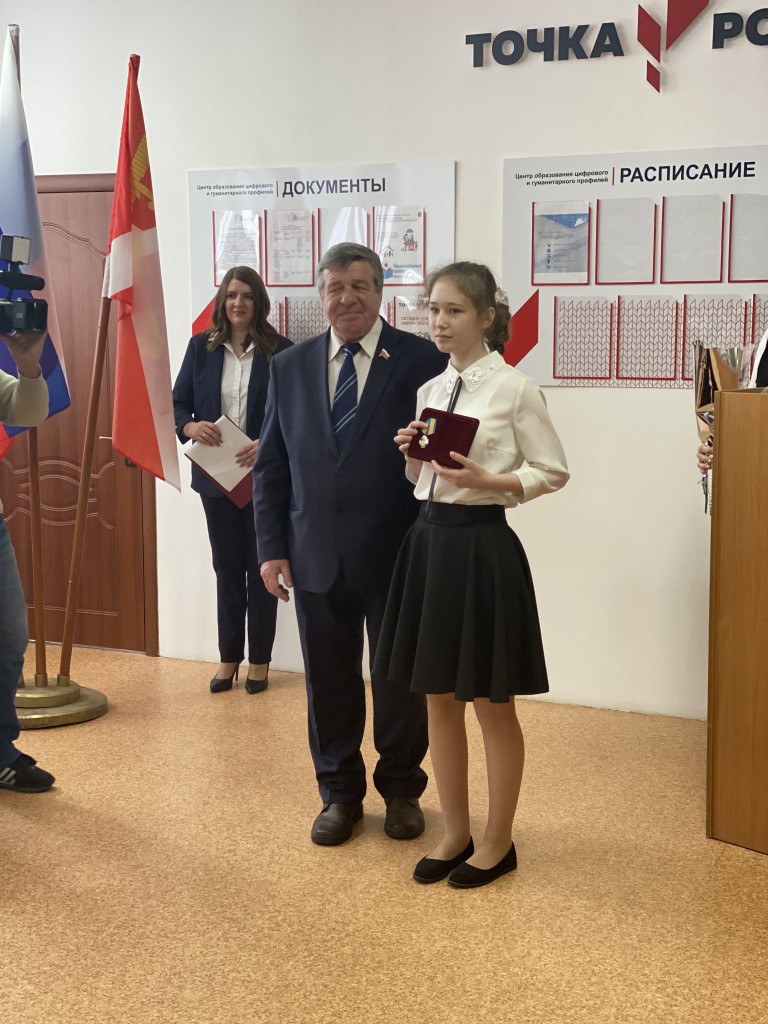 Ученице Курагинской школы №3 вручена медаль "За мужество в спасении" 0